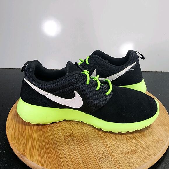 Nike Roshe One Sz 6.5 Youth=7.5Womens 009378 Black White Green Running Sneakers - Picture 4 of 8